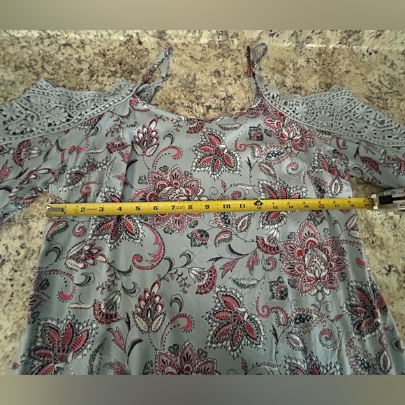 Xhilaration Cold Shoulder Boho Top Lace Crochet Bell 3/4 Sleeve Blue Size L - Picture 10 of 11